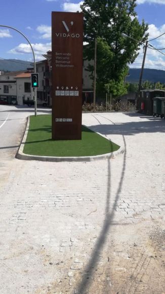 Projeto de instalação dos totams de "Boa Vindas" na Vila de Vidago