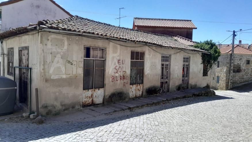 Aquisição de habitação no largo 25 de Abril em Arcossó
