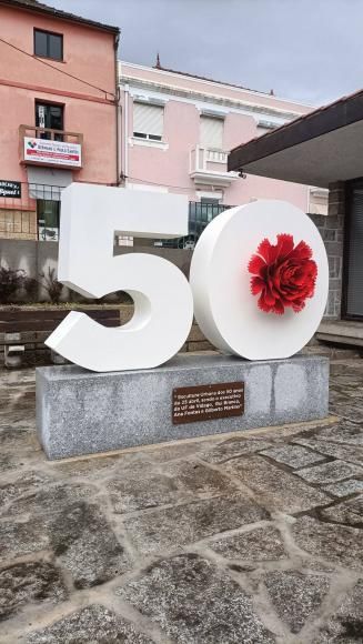 Escultura Urbana dos 50 anos do 25 de abril
